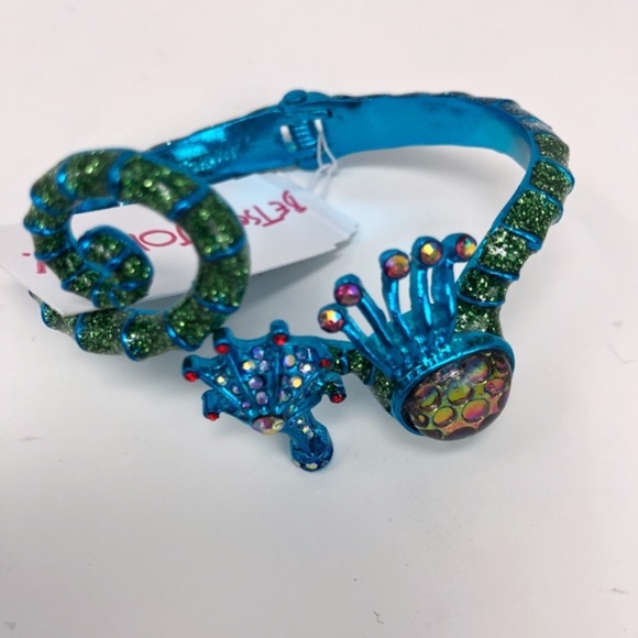 Betsey Johnson | Seahorse Glitter Hinge Bracelet - Picture 2 of 5